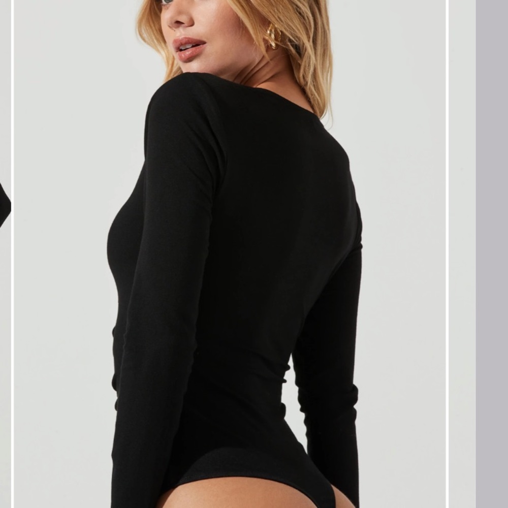 Astr black v neck bodysuit sleeved bodysuit with shoulder pads inside. Size Xl